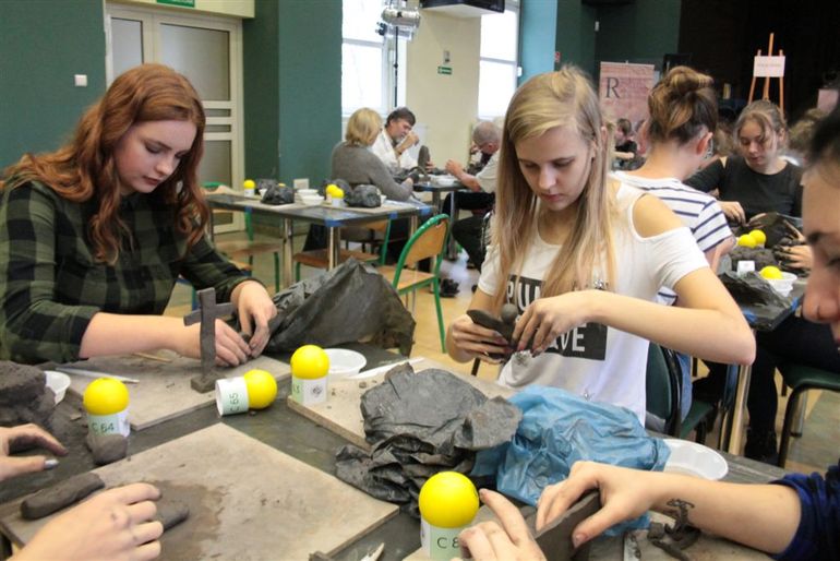 Uczniowie z Wodziczki na XII Powiatowym Turnieju Rzeźbiarskim